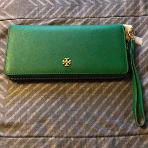 York Zip Passport continental Wallet